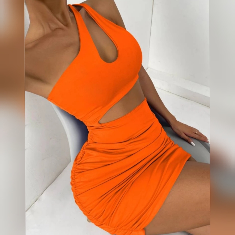 SHEIN BACKLESS RUCHED CUT OUT - Picture 5 of 11